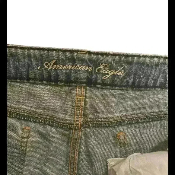 American Eagle Stretch Rolled Hem Denim Shorts Size 8 - Picture 3 of 4
